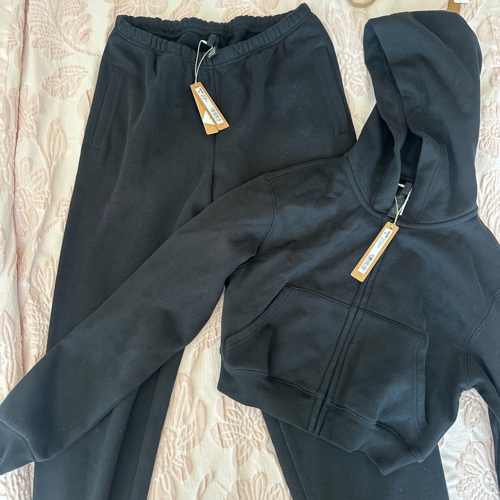 Skims cropped hoodie & jogger sweatpants set (includes hoodie & pants) Onyx XS